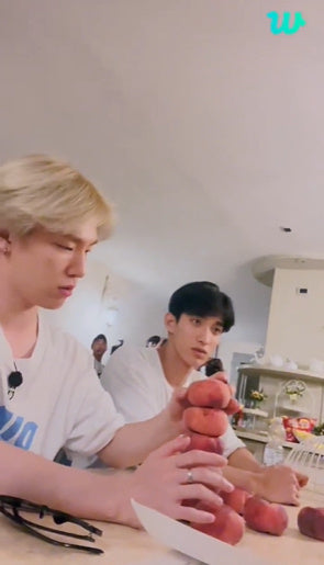 Seventeen Dino Peach sticker